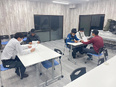 外国人労働者のサポートスタッフ（内勤6割ほど）◆月給27万円～／年休120日／残業月10h／退職金有3