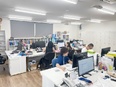 帽子の企画職◆有名ブランドのデザインに挑戦可能／年休127日／土日休み／残業月平均10H／創業78年3