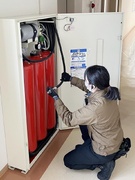 消防設備の点検スタッフ◆未経験＆正社員デビュー歓迎／多彩な資格を取得可／転勤なし／設立52年1
