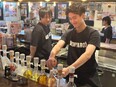 店舗運営スタッフ◆社宅手当有／引越費全額負担／店長候補は月給35万円～／入社祝金10万円3