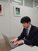事務職員（文芸美術の発展を支える仕事）◆年間休日130日／土日祝休み／転勤なし／実働7時間1