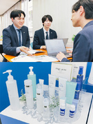 化粧品の法人営業◆肌悩みに関するイベントも企画／残業ほぼ無／基本土日祝休／昨年度賞与実績3～5ヶ月分1