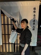 おもてなし係◆寮完備／引越し費用支給／月給40万円以上可／休み月8～15日1