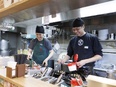 店舗運営スタッフ◆平均月収31万円可能／年休111日／賞与3.3ヶ月分／店長年収600万可／面接1回2