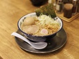 店舗運営スタッフ◆平均月収31万円可能／年休111日／賞与3.3ヶ月分／店長年収600万可／面接1回3