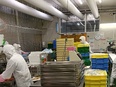 製造スタッフ（未経験歓迎）◆残業月20h以下／賞与あり／マイカー通勤OK／服装自由／老舗企業！3