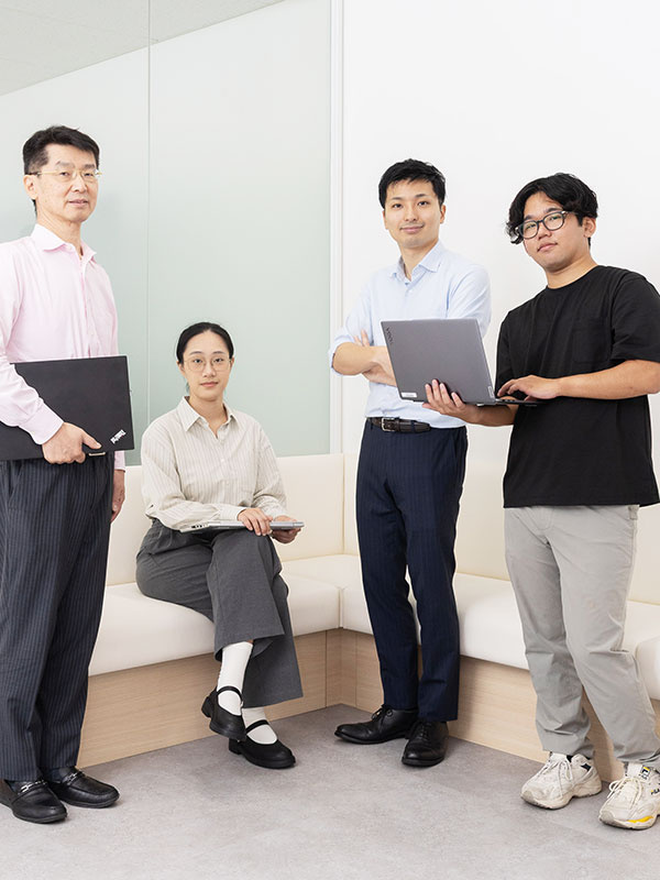 SE(未経験歓迎)◆1年目から設計~開発ができる/自社内開発も多数/資格取得支援・家賃補助ありイメージ1