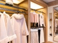 『FOXEY』『ADEAM』の販売スタッフ◆年休123日／残業月平均10h／月給33.34万円以上3
