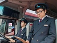 高速バスのドライバー◆入社祝い金30万円／ホテル等の仮眠室を用意／平均月収41万円／各種手当も充実！3