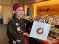 えび菓子の販売スタッフ（未経験歓迎）◆賞与実績5ヶ月分／創業159年の老舗企業／定着率90％以上3