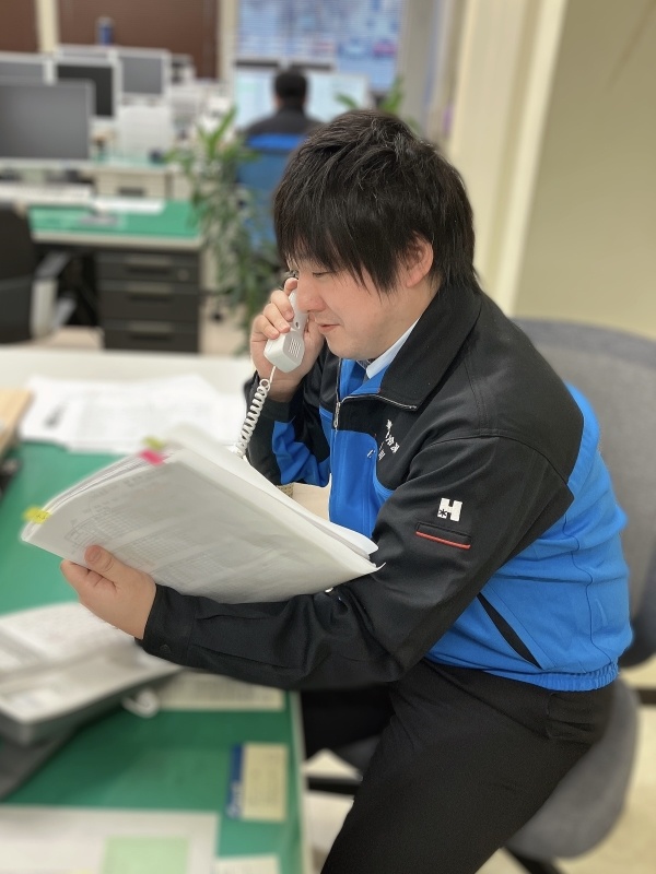 物流管理(未経験歓迎)◆丁寧な研修あり/賞与年3回/ドリンクサーバーあり/設立50年以上の老舗企業!イメージ1