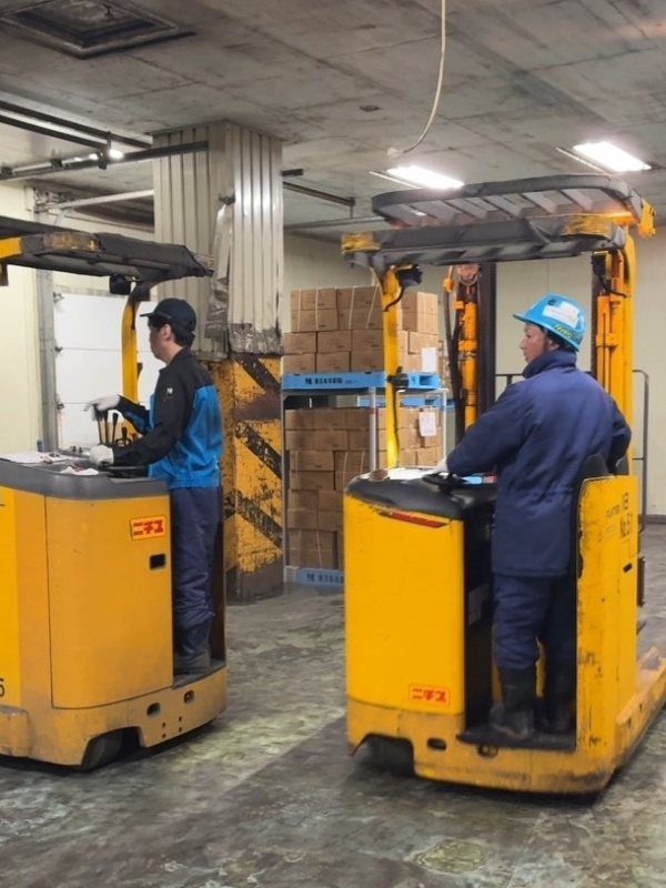 フォークリフトオペレーター◆賞与年3回/資格取得支援あり/設立50年以上の老舗企業/定着率80%イメージ1