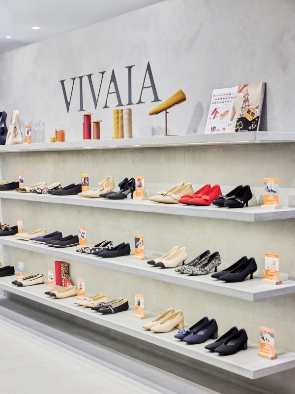 『VIVAIA』シューズの接客販売◆賞与年2回／髪色自由／残業・個人ノルマ無／商品企画に声を活かせるイメージ1