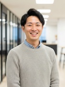 人事総務◆年間休日125日／完全週休2日制／フレックスタイム制／残業月10時間ほど／服装自由1