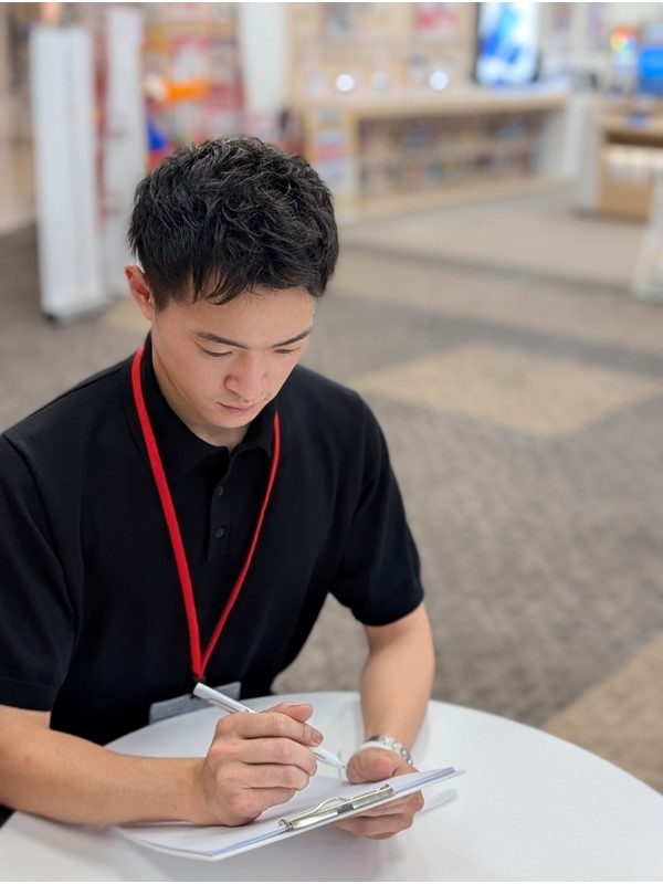 顧客商材の営業◆未経験歓迎／月給30万円～／年休127日／残業月5時間程／転勤なしイメージ1
