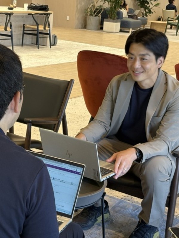 アプリ開発PM◆在宅ワーク可/転勤なし/想定年収800万円~/残業平均月14.5h/副業可/アデコGイメージ1