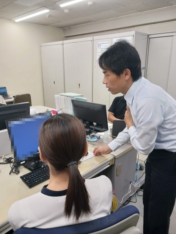 社内SE◆残業月5h以内／賞与年2回／社員寮あり／各種手当充実／創業70年超の老舗紙製品メーカーイメージ1