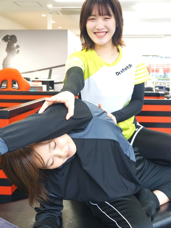 『Dr.stretch』のトレーナー◆未経験98％／早期に月収30万円以上可／完休2日＋休暇制度充実イメージ1