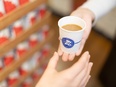 『カルディコーヒーファーム』の店舗運営スタッフ◆年休120日／月給26万円以上／研修制度充実！3
