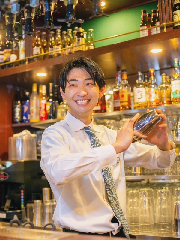 HUBの店舗運営スタッフ◆社宅あり・家賃半額補助／英国研修有／残業月20h程／店長は年収800万円～イメージ1