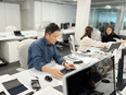 アパレル製品の企画営業◆幅広いアイテムを提案／年間休日125日／賞与昨年3～5ヶ月分／マイカー通勤可3