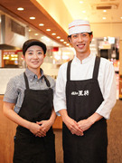 『餃子の王将』の店舗運営スタッフ◆初年度年収500万円以上可能／完全週休2日制／希望の勤務地で働ける1