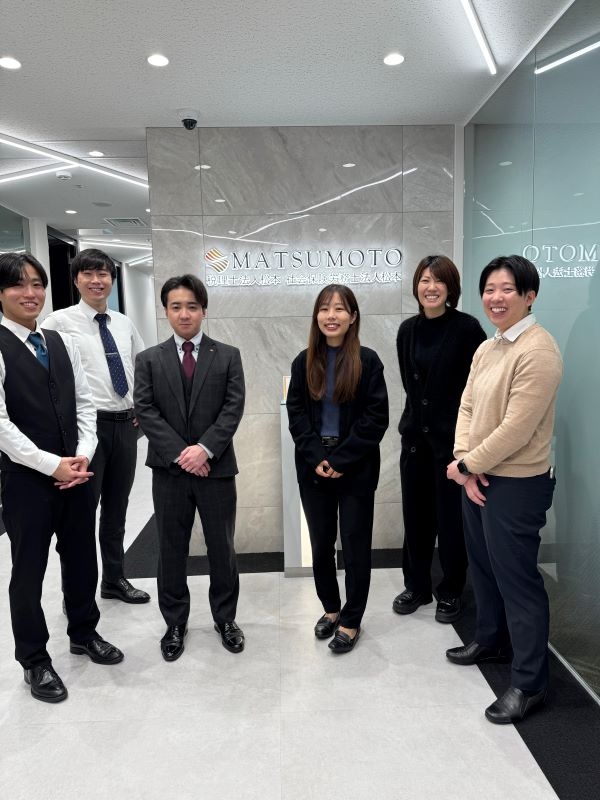 社労士アシスタント（未経験歓迎）◆年休122日／残業月20時間以下／昨年度賞与3.0～3.7ヶ月分イメージ1