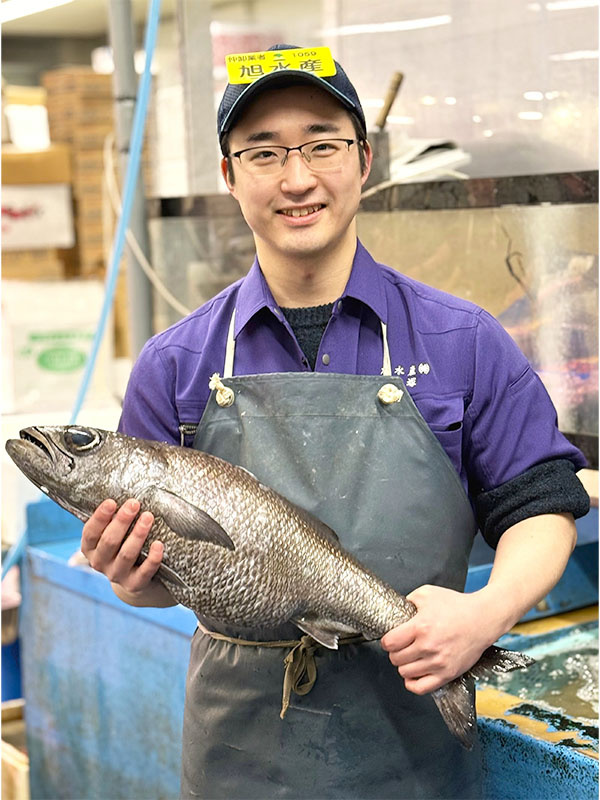 鮮魚の仲卸スタッフ（仕入れから販売、発送作業まで担当）◆完休2日制／年収1000万円超えも可能！イメージ1