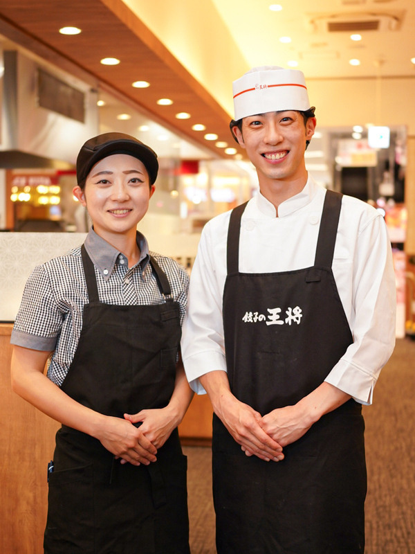 『餃子の王将』の店舗運営スタッフ◆初年度年収500万円以上可能/完全週休2日制/希望の勤務地で働けるイメージ1