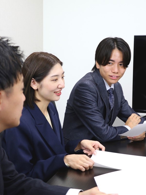 税理士アシスタント（未経験歓迎）◆賞与年3回／年休125日／オフィスの増床移転に伴い5名を積極募集イメージ1