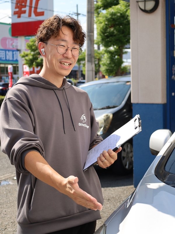 中古車販売スタッフ（未経験歓迎）◆経験者は月給30万円以上＋インセン賞与年3回／反響営業／ランチ支給イメージ1