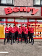 サービススタッフ（FC本部直営店でのお仕事）◆未経験者大歓迎／資格・住宅手当等あり／人柄重視の採用1