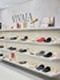『VIVAIA』シューズの接客販売◆月給25万円~/髪色自由/残業月0~3h/商品企画に声を活かせる