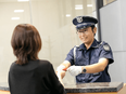 セキュリティスタッフ◆定着率9割／入社祝い金5万円～／屋内メイン／立ちっぱなしではありません！3
