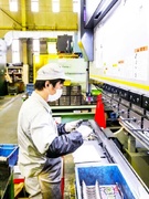 プレス加工スタッフ◆創業78年の安定企業／マイカー通勤OK／未経験歓迎／面接1回のみ1