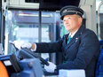 バス運転士◆未経験歓迎／月収30万円以上可／年休121日／大型二種免許の取得費用は会社が貸与2
