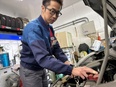 ガソリンスタンドの接客スタッフ◆マイカー通勤OK／残業少なめ／店長へ早期キャリアアップも可能！2