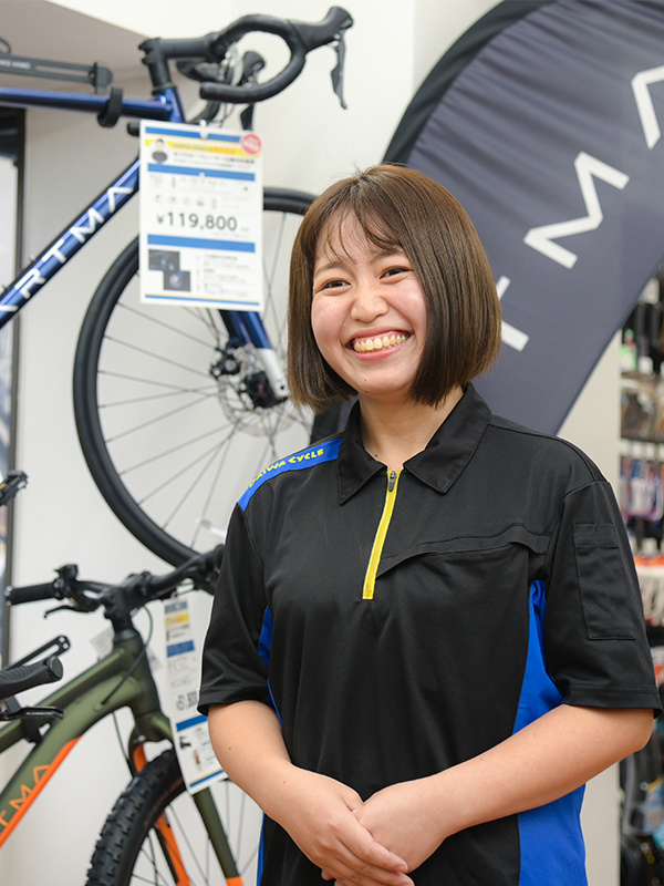 店舗運営スタッフ◆正社員デビュー歓迎／完休2日制／残業少なめ／ほぼ全員が毎年昇給／東証グロース上場イメージ1