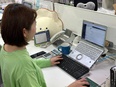 貿易事務◆カプセルトイやぬいぐるみなどを企画販売／実働7時間／海外出張のチャンス有／年休120日以上2