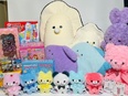 貿易事務◆カプセルトイやぬいぐるみなどを企画販売／実働7時間／海外出張のチャンス有／年休120日以上3