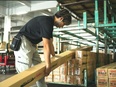 倉庫作業スタッフ（未経験歓迎）◆上場企業グループ／日勤のみ／残業月10時間ほど／充実の福利厚生2