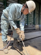 建設用鉄板のメンテナンススタッフ◆月給28万円以上／1年目で年収400万円が可／賞与3.3ヶ月分1