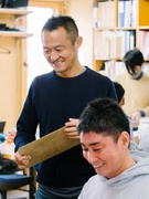 スマホアクセサリーの仕入れ担当（未経験歓迎）◆商品発注や管理などを担当／年休124日／賞与平均5ヶ月1