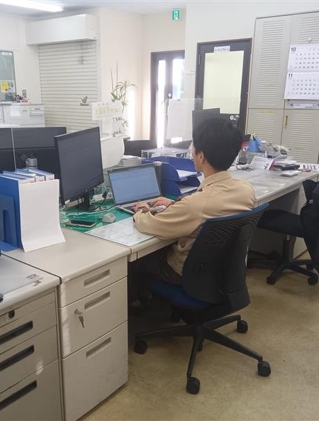 資材原料調達職(未経験歓迎)◆三菱グループ/東証プライム上場/賞与年2回/転勤なし/充実の福利厚生イメージ1
