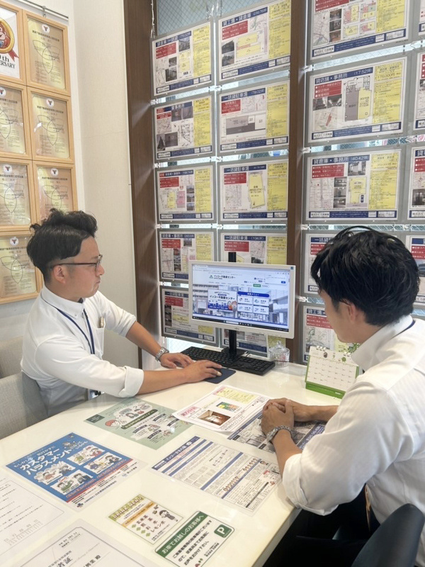 不動産営業（住宅選びのアドバイス）◆月給32万円～／年休120日／月200件超の反響あり／残業少なめイメージ1