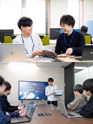 開発エンジニア◆在宅可／長期案件多数／自社チームアサイン／残業月20h以下／資格補助制度／住宅手当有1