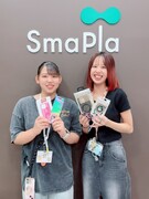 スマホアクセサリーの販売スタッフ（未経験歓迎）◆髪型・服装・ネイル自由！／完休2日制／年休125日1