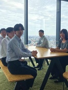 経理スタッフ◆東証プライム上場G／残業月15h以下／在宅勤務有り／賞与年2回／面接1回1