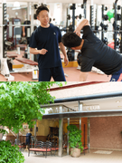 フィットネス施設の接客スタッフ◆正社員デビューもOK！／完全週休2日制／定時あがりOK・残業ほぼナシ1