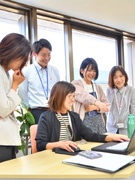 事務系総合職◆業務効率化と子育て支援で働きやすさ抜群／月平均残業14h以内／年休122日／土日祝休み1